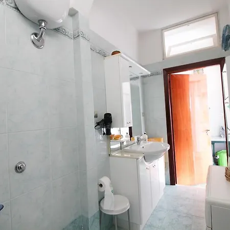 Apartment Lungomare 2 *